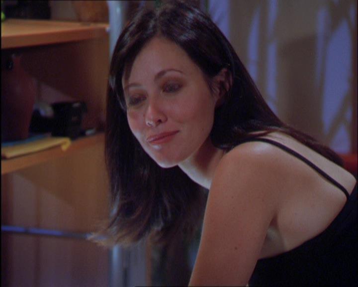 Charmed-Online_dot_net-2x03ThePaintedWorld0852.jpg