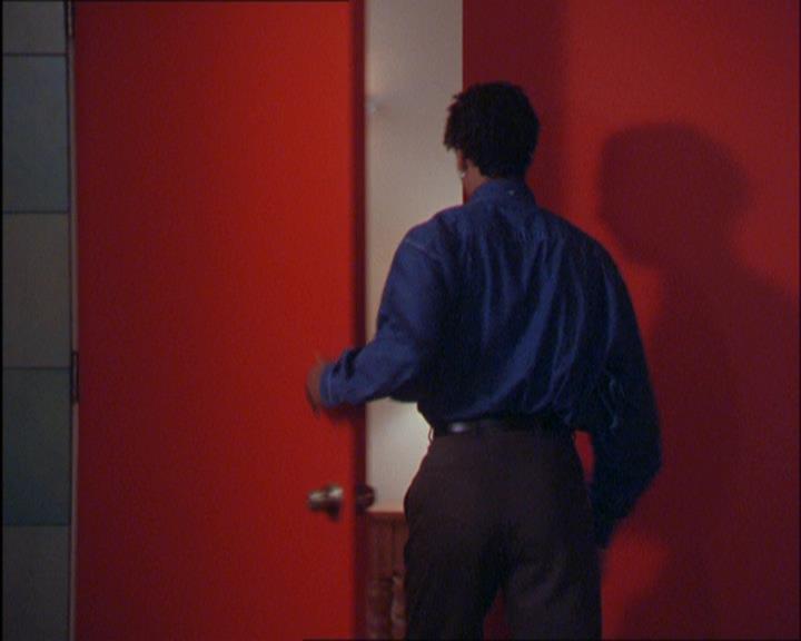 Charmed-Online_dot_net-2x03ThePaintedWorld0856.jpg
