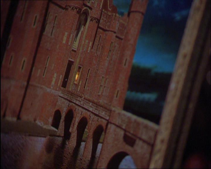 Charmed-Online_dot_net-2x03ThePaintedWorld0859.jpg