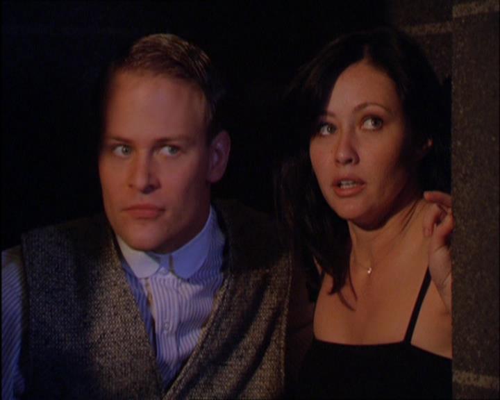 Charmed-Online_dot_net-2x03ThePaintedWorld0926.jpg