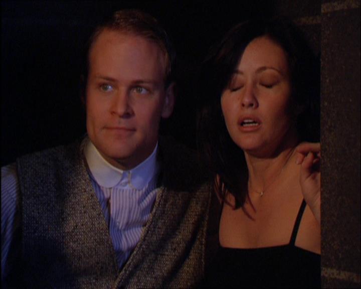 Charmed-Online_dot_net-2x03ThePaintedWorld0931.jpg