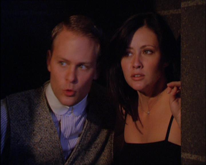 Charmed-Online_dot_net-2x03ThePaintedWorld0933.jpg