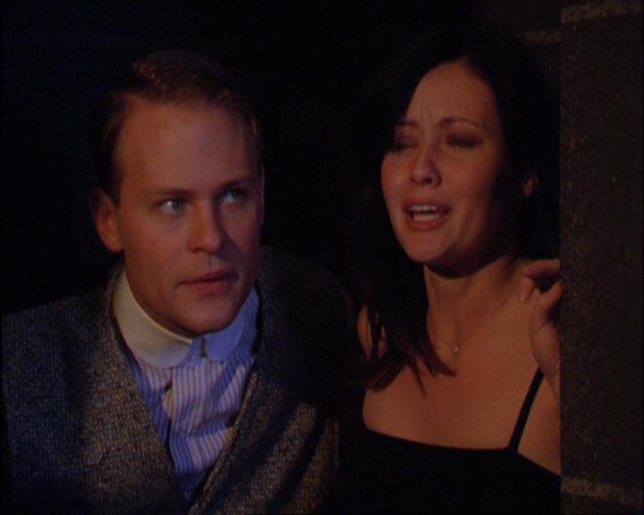 Charmed-Online_dot_net-2x03ThePaintedWorld0941.jpg