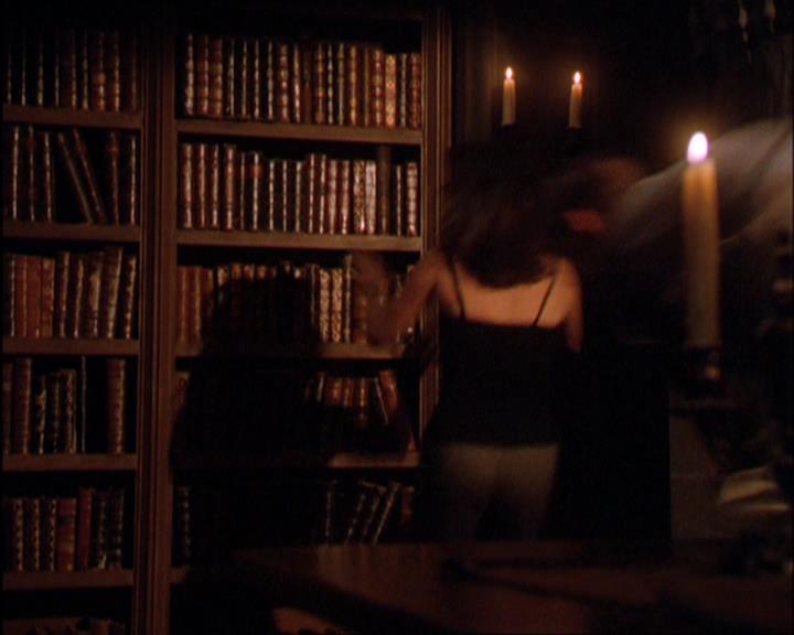 Charmed-Online_dot_net-2x03ThePaintedWorld0946.jpg