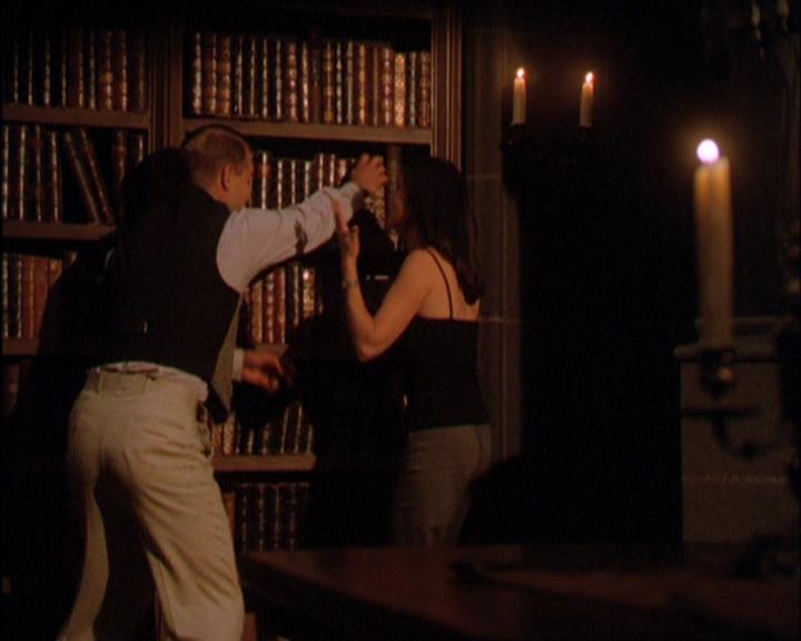 Charmed-Online_dot_net-2x03ThePaintedWorld0953.jpg