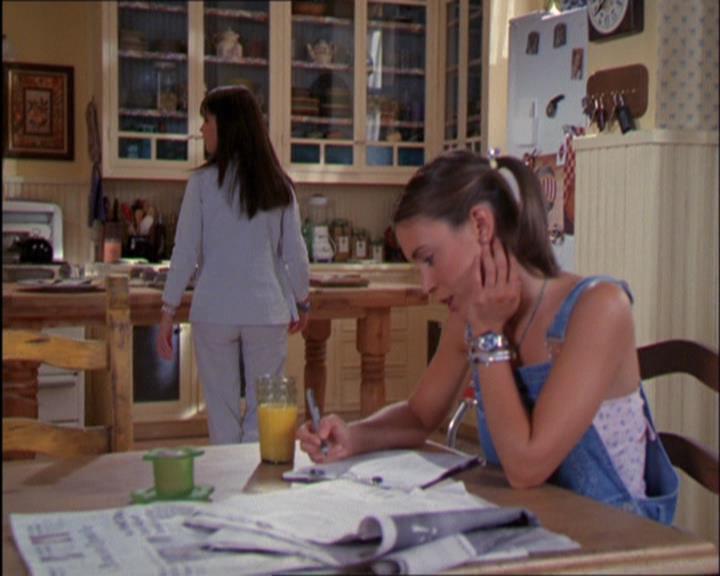 Charmed-Online_dot_net-2x03ThePaintedWorld0963.jpg