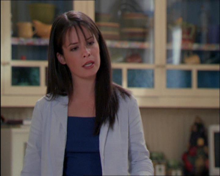 Charmed-Online_dot_net-2x03ThePaintedWorld0978.jpg