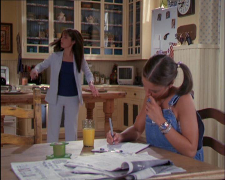 Charmed-Online_dot_net-2x03ThePaintedWorld0983.jpg