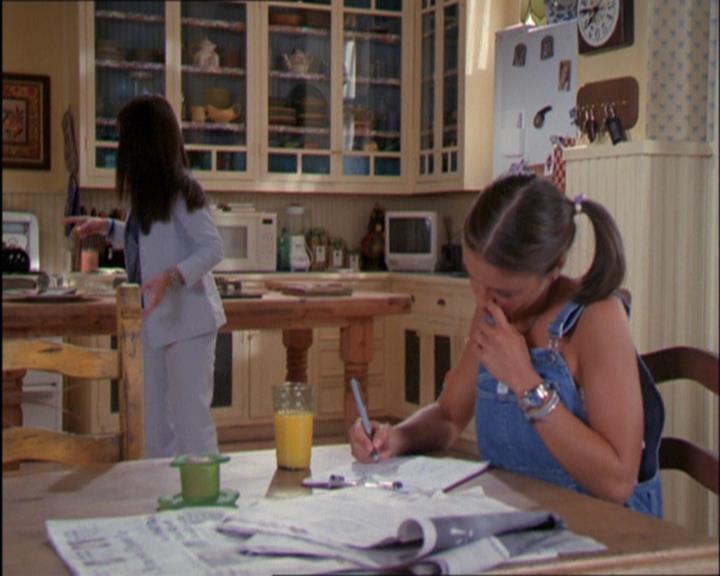 Charmed-Online_dot_net-2x03ThePaintedWorld0984.jpg