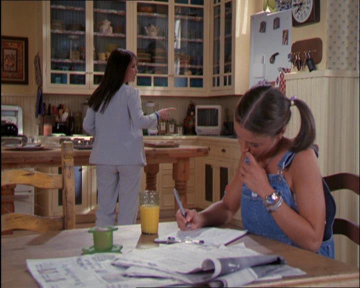 Charmed-Online_dot_net-2x03ThePaintedWorld0986.jpg