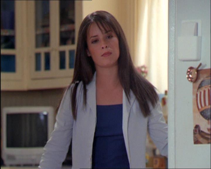 Charmed-Online_dot_net-2x03ThePaintedWorld0990.jpg