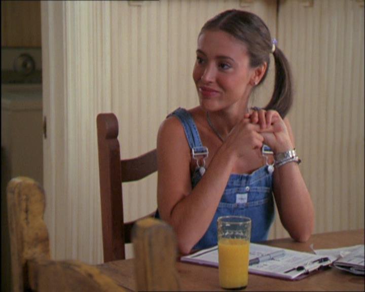 Charmed-Online_dot_net-2x03ThePaintedWorld1059.jpg