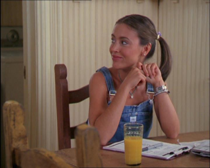 Charmed-Online_dot_net-2x03ThePaintedWorld1060.jpg