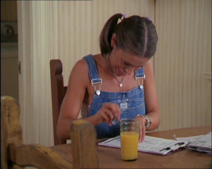 Charmed-Online_dot_net-2x03ThePaintedWorld1069.jpg