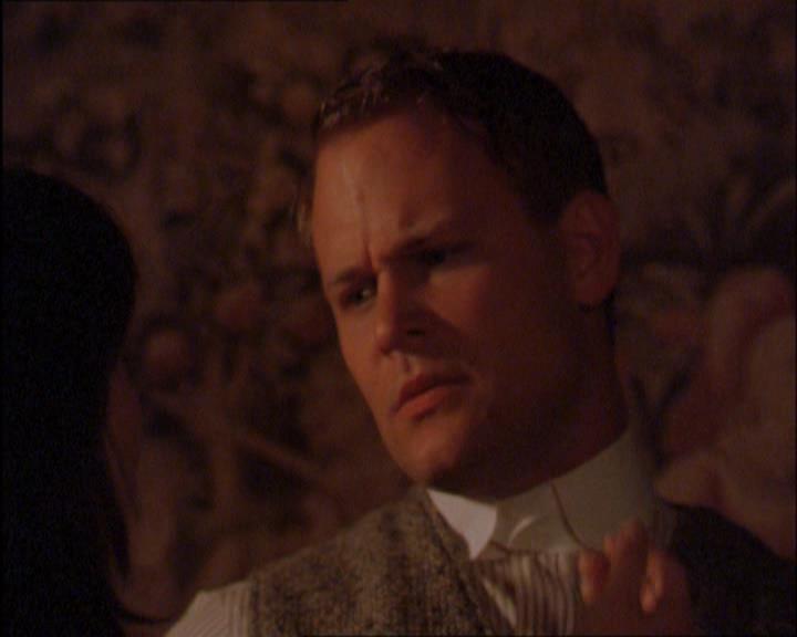 Charmed-Online_dot_net-2x03ThePaintedWorld1117.jpg