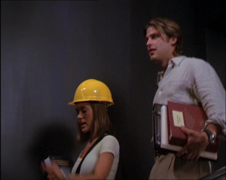 Charmed-Online_dot_net-2x03ThePaintedWorld1190.jpg