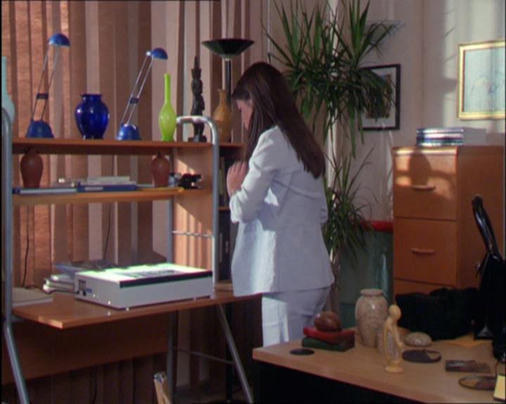 Charmed-Online_dot_net-2x03ThePaintedWorld1229.jpg