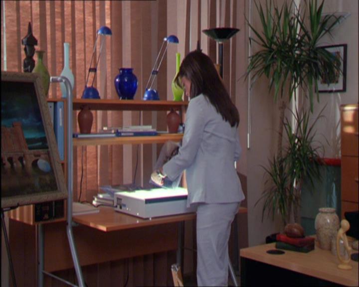 Charmed-Online_dot_net-2x03ThePaintedWorld1231.jpg