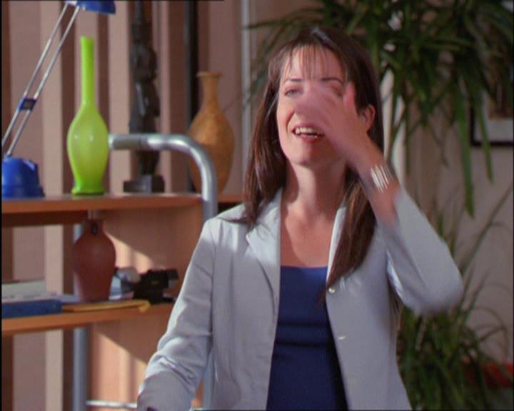Charmed-Online_dot_net-2x03ThePaintedWorld1240.jpg
