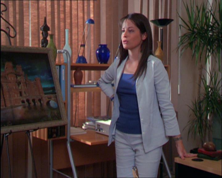 Charmed-Online_dot_net-2x03ThePaintedWorld1247.jpg