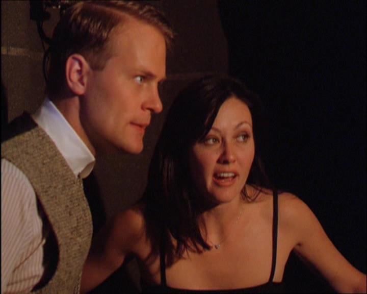 Charmed-Online_dot_net-2x03ThePaintedWorld1257.jpg