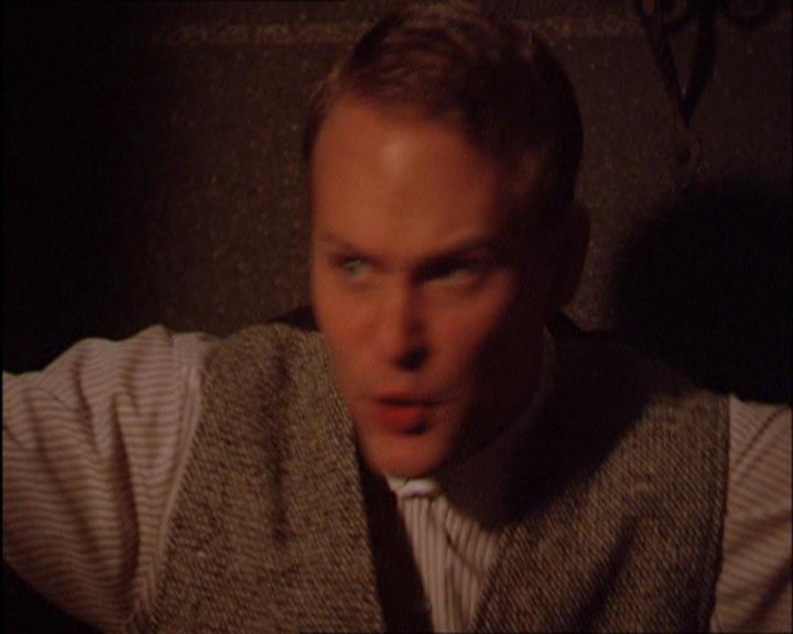 Charmed-Online_dot_net-2x03ThePaintedWorld1290.jpg