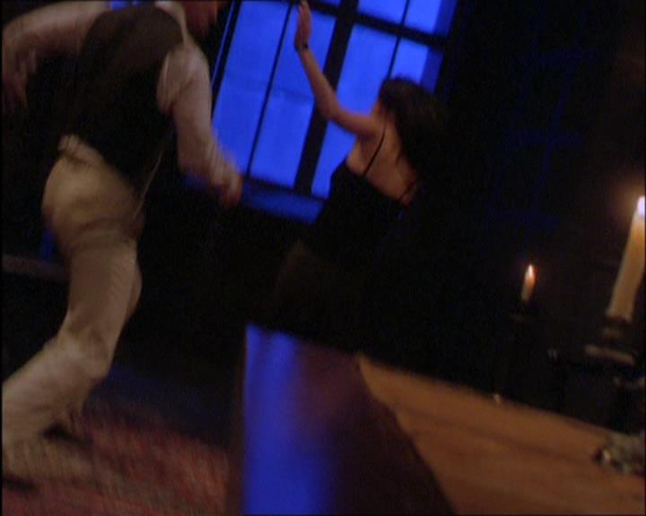 Charmed-Online_dot_net-2x03ThePaintedWorld1301.jpg