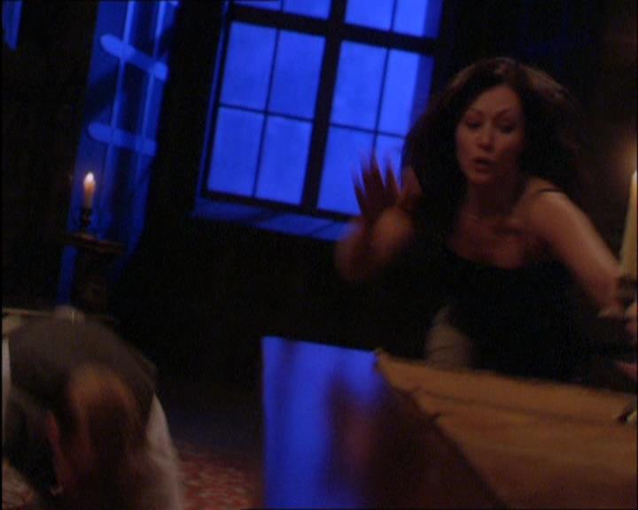 Charmed-Online_dot_net-2x03ThePaintedWorld1302.jpg