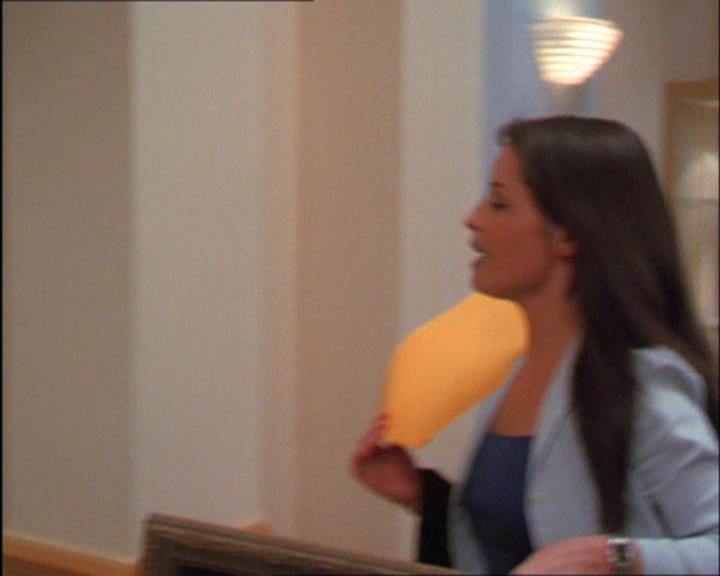 Charmed-Online_dot_net-2x03ThePaintedWorld1322.jpg