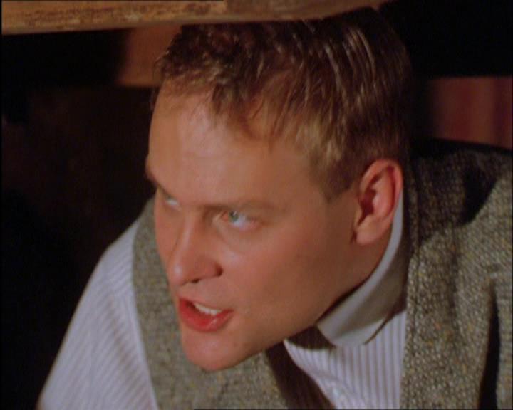 Charmed-Online_dot_net-2x03ThePaintedWorld1336.jpg