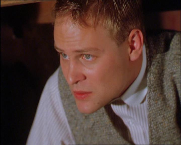 Charmed-Online_dot_net-2x03ThePaintedWorld1343.jpg
