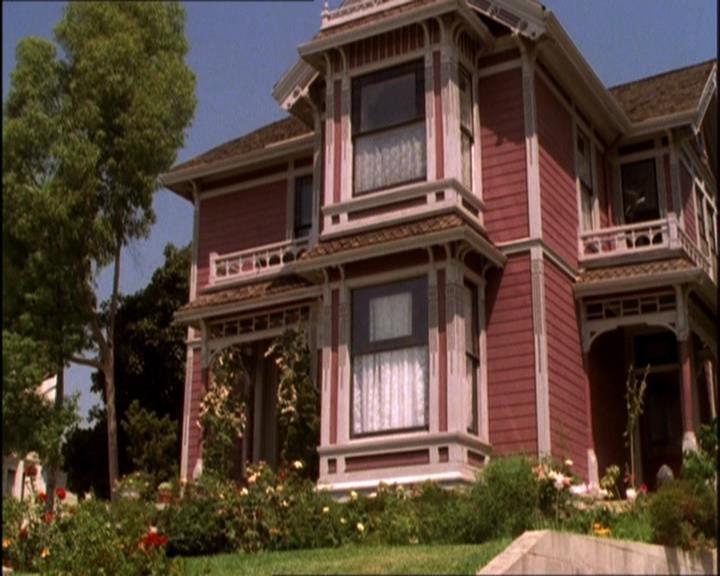 Charmed-Online_dot_net-2x03ThePaintedWorld1357.jpg