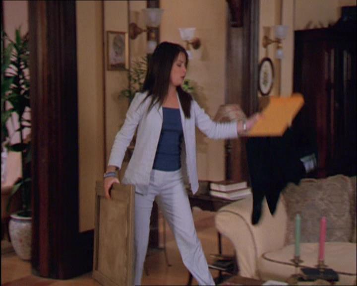 Charmed-Online_dot_net-2x03ThePaintedWorld1365.jpg