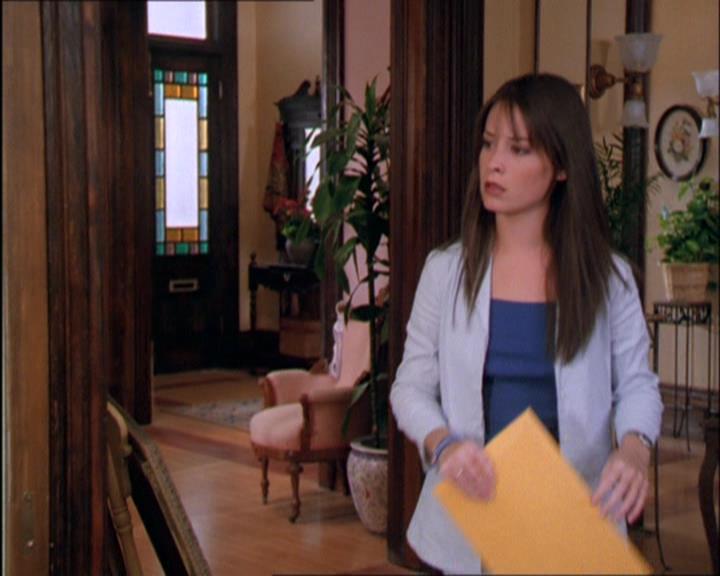 Charmed-Online_dot_net-2x03ThePaintedWorld1370.jpg