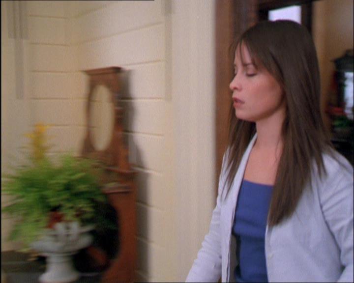 Charmed-Online_dot_net-2x03ThePaintedWorld1371.jpg