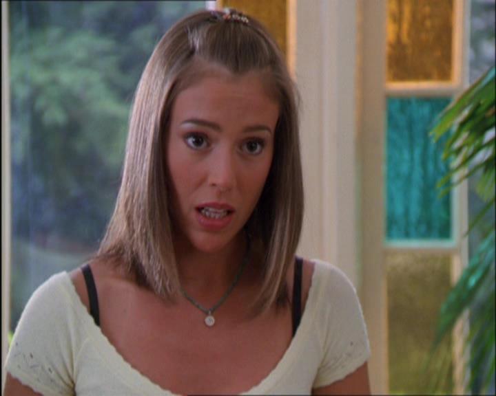 Charmed-Online_dot_net-2x03ThePaintedWorld1442.jpg