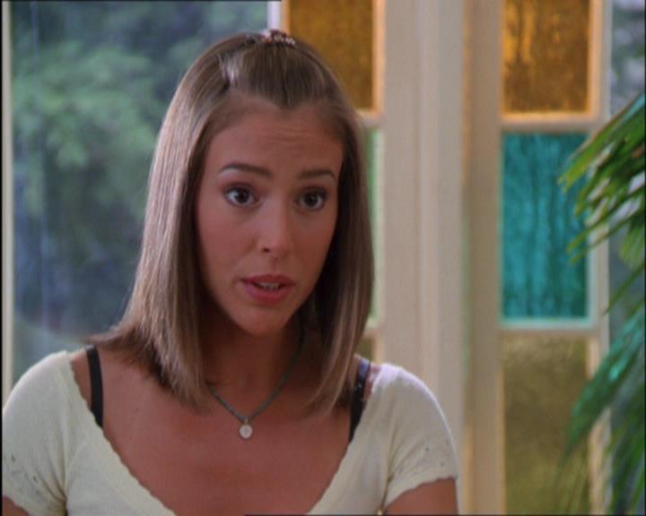 Charmed-Online_dot_net-2x03ThePaintedWorld1448.jpg