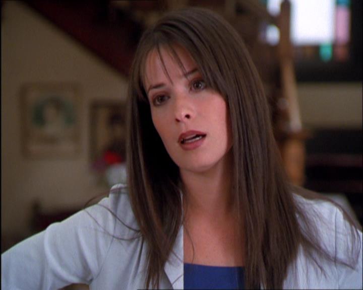 Charmed-Online_dot_net-2x03ThePaintedWorld1474.jpg