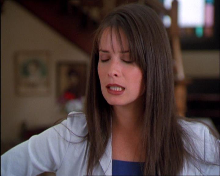 Charmed-Online_dot_net-2x03ThePaintedWorld1477.jpg