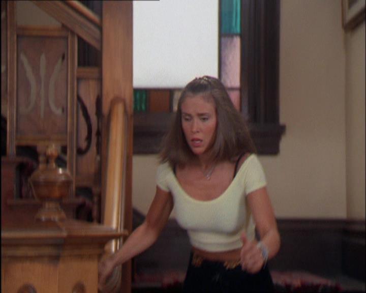 Charmed-Online_dot_net-2x03ThePaintedWorld1505.jpg