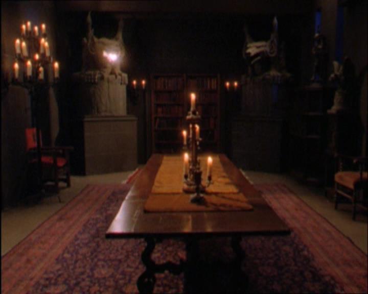 Charmed-Online_dot_net-2x03ThePaintedWorld1524.jpg