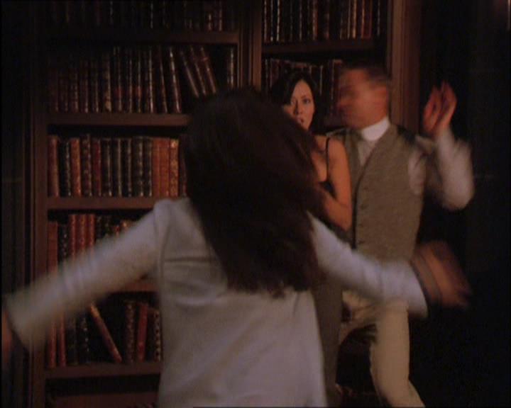 Charmed-Online_dot_net-2x03ThePaintedWorld1528.jpg