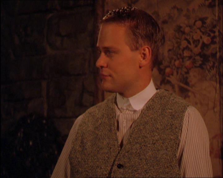 Charmed-Online_dot_net-2x03ThePaintedWorld1546.jpg