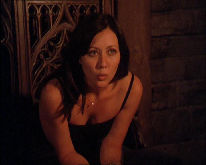 Charmed-Online_dot_net-2x03ThePaintedWorld1576.jpg