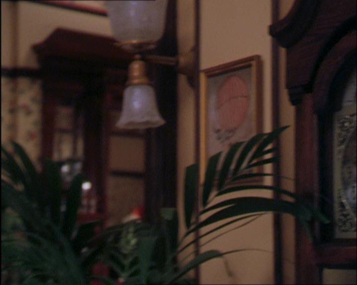 Charmed-Online_dot_net-2x03ThePaintedWorld1594.jpg