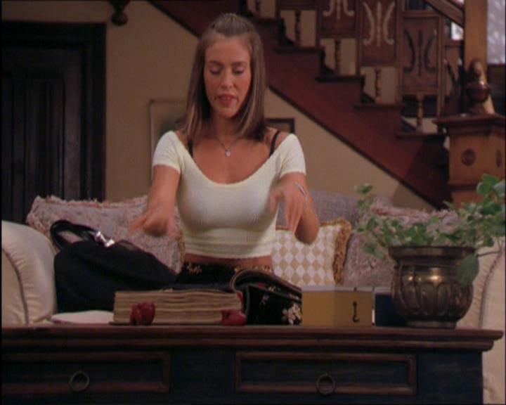 Charmed-Online_dot_net-2x03ThePaintedWorld1601.jpg