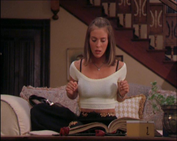 Charmed-Online_dot_net-2x03ThePaintedWorld1611.jpg