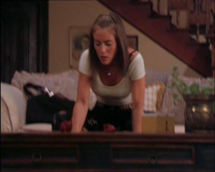 Charmed-Online_dot_net-2x03ThePaintedWorld1613.jpg