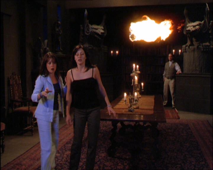 Charmed-Online_dot_net-2x03ThePaintedWorld1621.jpg