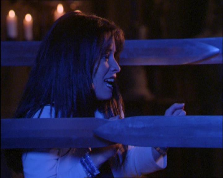 Charmed-Online_dot_net-2x03ThePaintedWorld1632.jpg